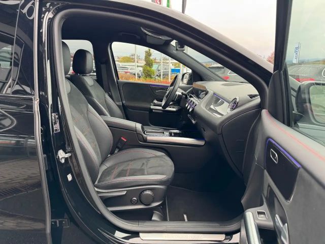 Mercedes-Benz B 200 AMG Line Sedan