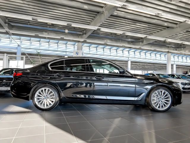 BMW 530 530d Luxury Line Sedan
