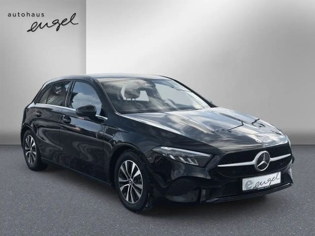 Mercedes-Benz A 180 A 180 7G-DCT Entry,KLIMA,NAVI,TEMPO,RFK,SH,LED,SH