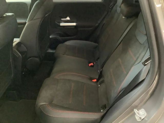 Mercedes-Benz B 220 AMG Line B 220 d