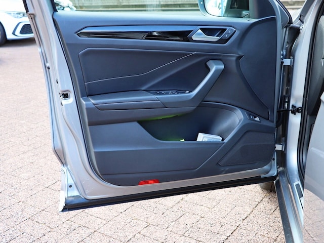 Volkswagen T-Roc 1.5 TSI DSG IQ.Drive R-Line