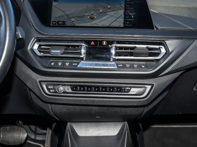 BMW 118 118i Sedan Sport Line