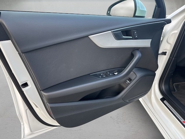 Audi A4 35 TFSI Avant S-Line S-Tronic