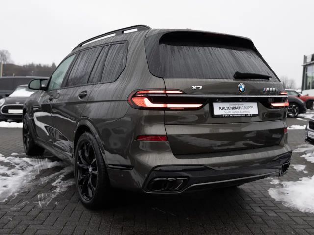 BMW X7 M 60i FACEL. PANO HUD 360° LED STANDHZ B&W