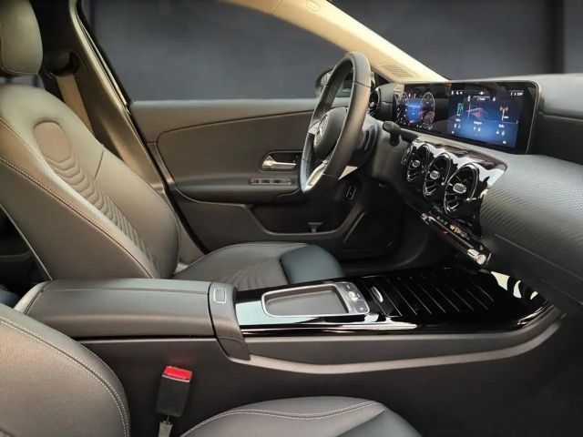 Mercedes-Benz A 180 Limousine AHK Kamera CarPlay SHZ VorrDistr