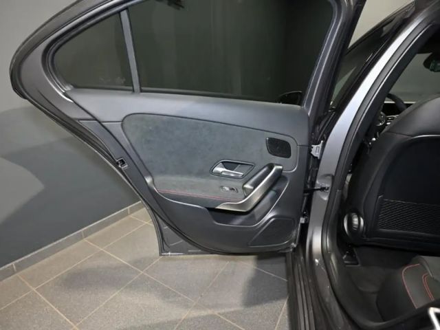 Mercedes-Benz A 200 AMG Line