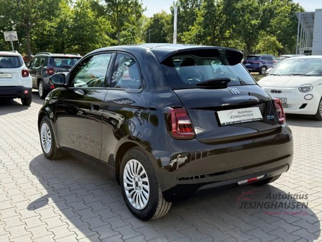 Fiat 500e +Klimaaut.+Tempomat+CarPlay+Spurhalte Navi Digital