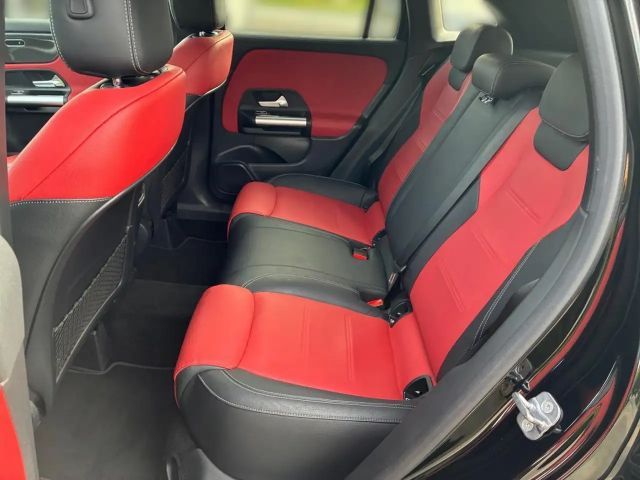 Mercedes-Benz GLA 200 4MATIC AMG Line