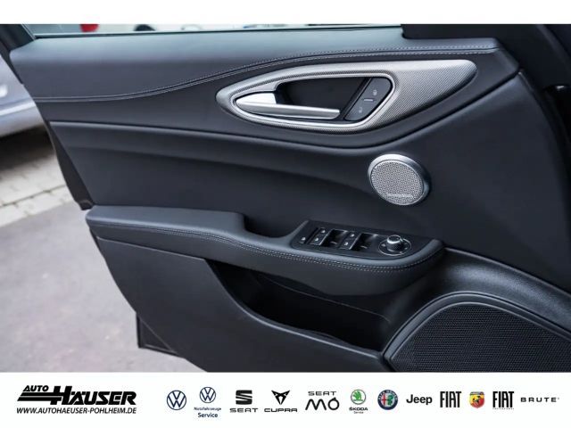 Alfa Romeo Giulia AT8 Q4 Turbo