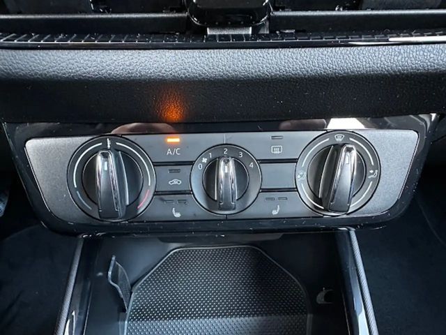 Skoda Fabia Essence PDC;CARPLAY;FSE;LED