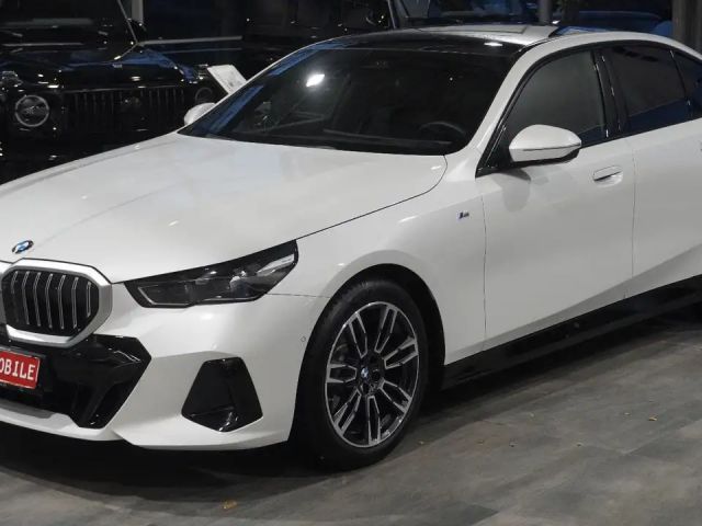 BMW 520 520d M-Sport Sedan