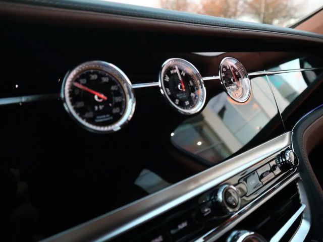 Bentley Flying Spur Hybrid V8