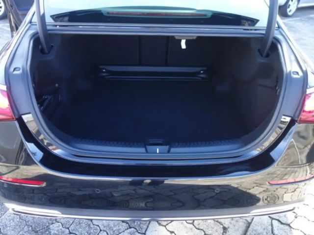 Mercedes-Benz E 220 AVANTGARDE E 220 d Sedan