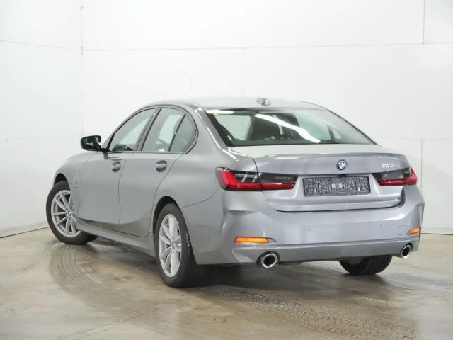 BMW 330 330e Sedan