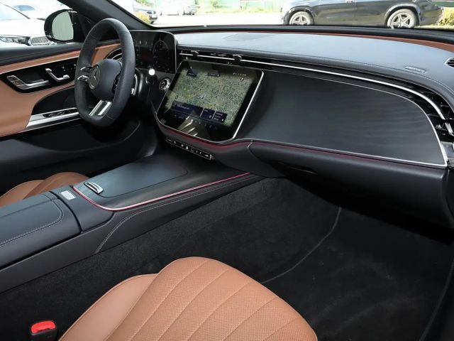 Mercedes-Benz E 200 AMG Line Sedan