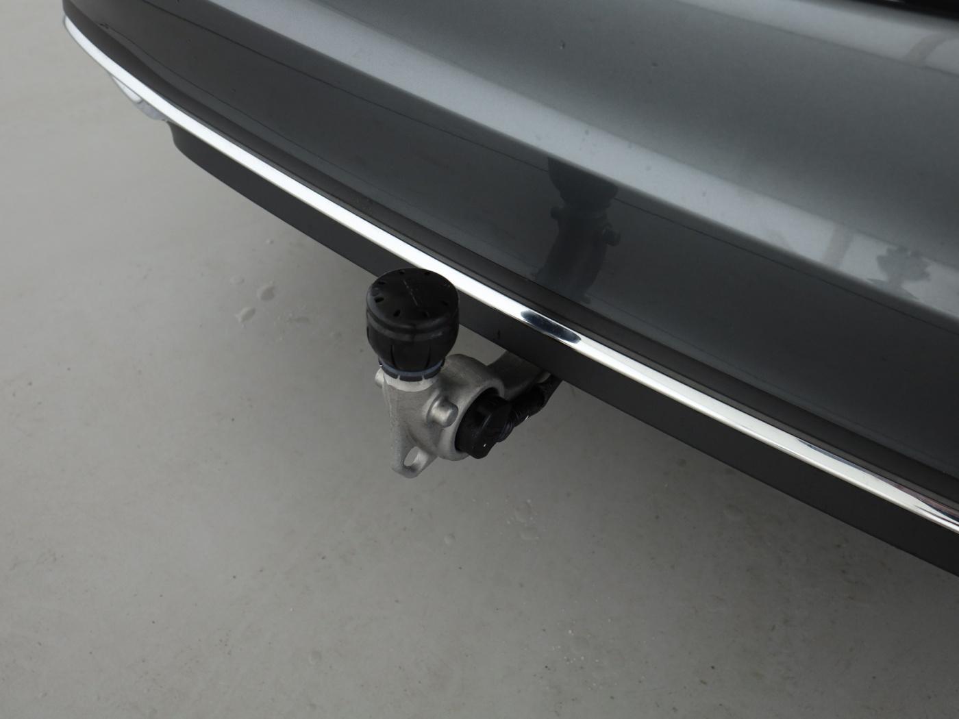 Mercedes-Benz C 200 AVANTGARDE Sedan