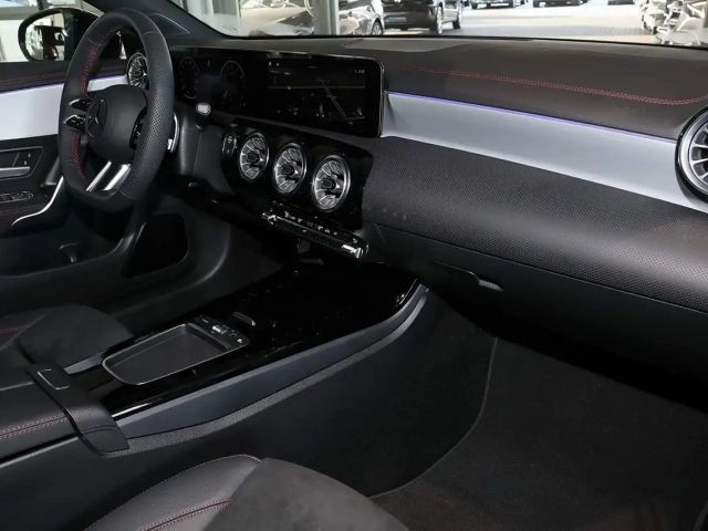 Mercedes-Benz CLA 200 AMG Line Coupé