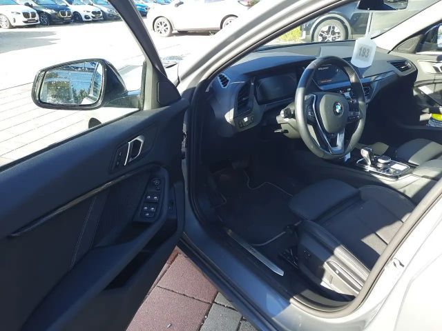 BMW 118 118i Sedan Sport Line