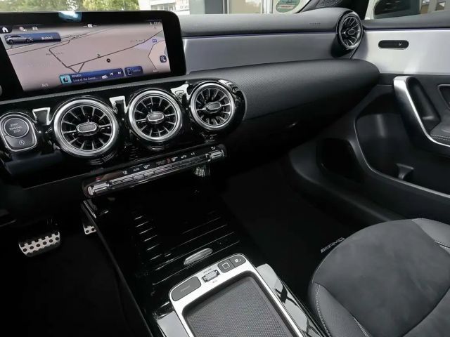 Mercedes-Benz A 200 AMG Line