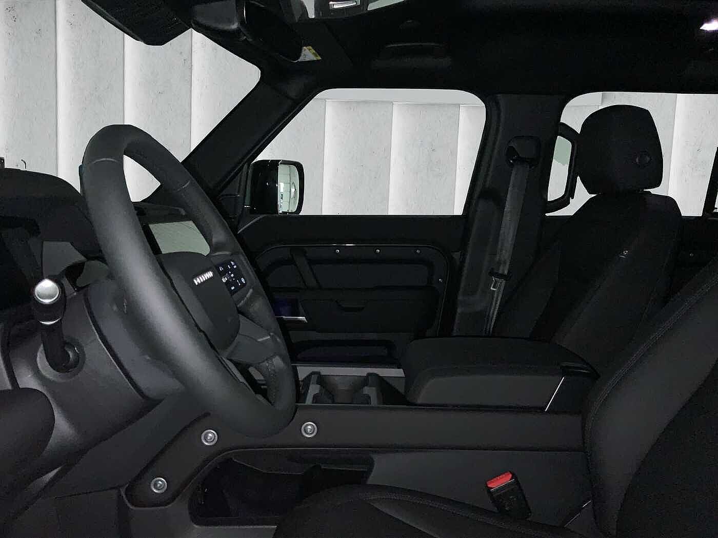 Land Rover Defender 110 Dynamic SE