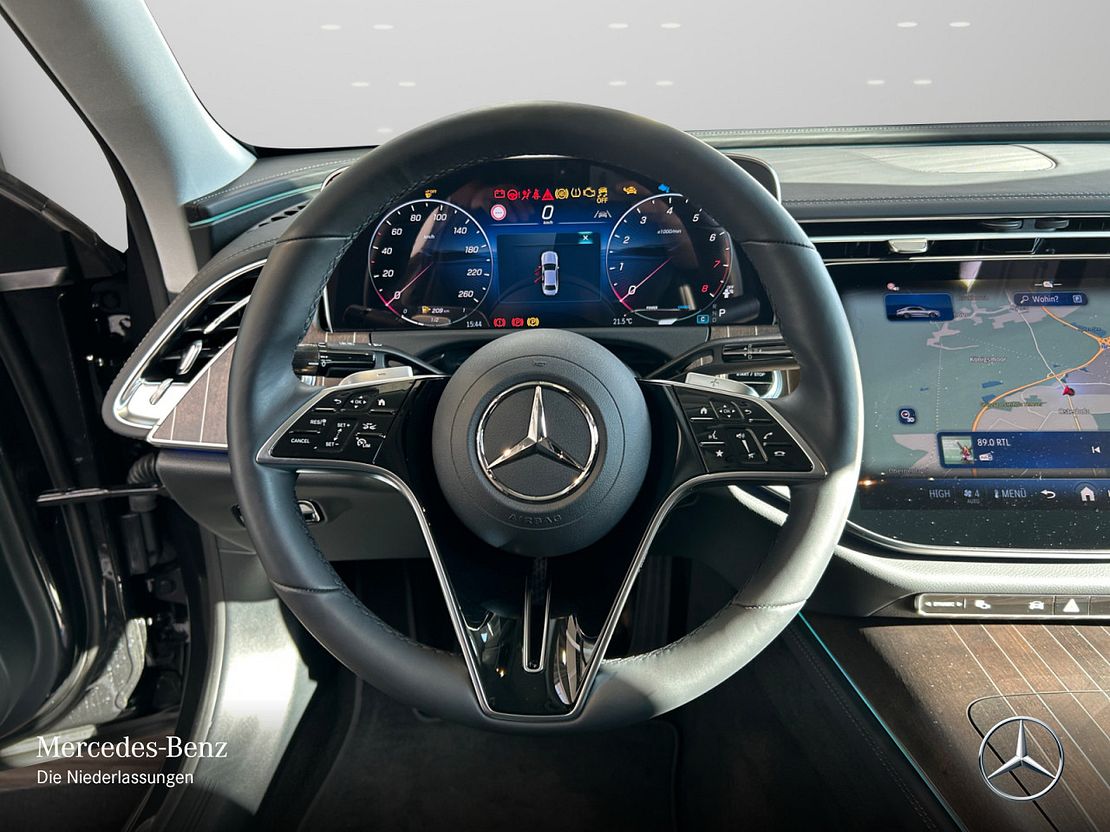 Mercedes-Benz E 200 Sedan