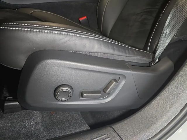 Volvo XC40 Dark Plus Recharge T5