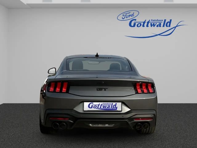 Ford Mustang Fastback GT 5.0 V8