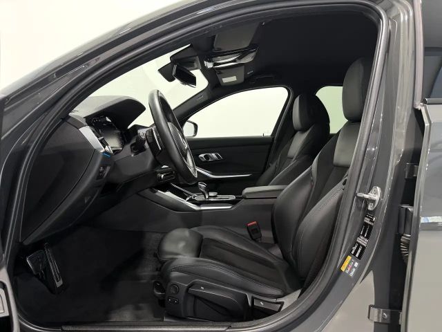 BMW 330 330e M-Sport xDrive