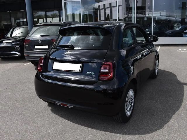 Fiat 500e Action