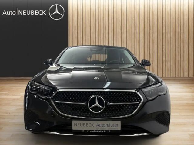 Mercedes-Benz E 200 AVANTGARDE Sedan