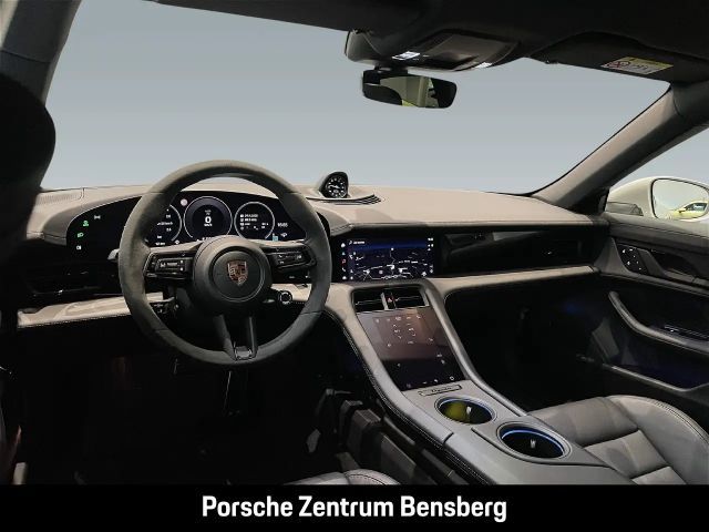 Porsche Taycan 4 Cross Turismo