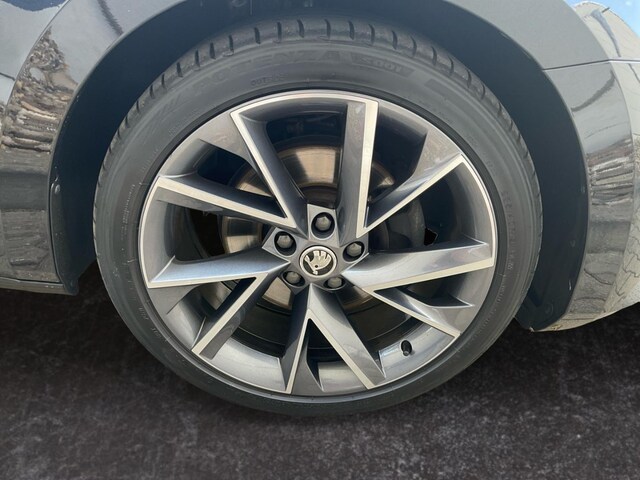 Skoda Superb 2.0 TDI Combi Sportline