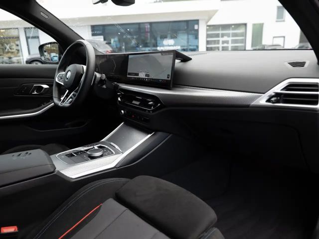 BMW 320 320i M-Sport Sedan