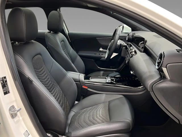 Mercedes-Benz A 180 A 180 d Progressive