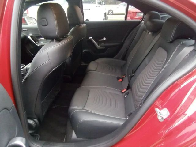 Mercedes-Benz A 180 A 180 d Progressive