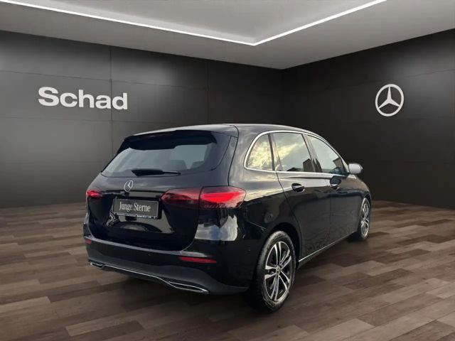 Mercedes-Benz B 180 Sedan