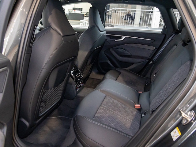 Audi A6 Avant Quattro S-Tronic