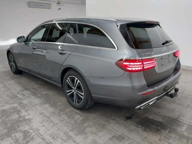 Mercedes-Benz E 200 AVANTGARDE E 200 d Estate