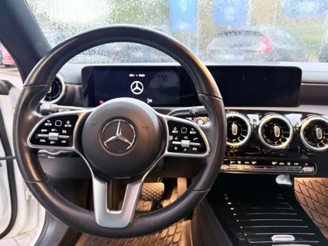 Mercedes-Benz CLA 200 AHK-el. klappb. Navi Digitales Cockpit LED El. Hec