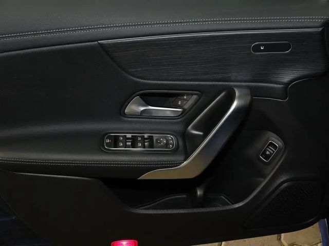 Mercedes-Benz CLA 200 AMG Line Coupé