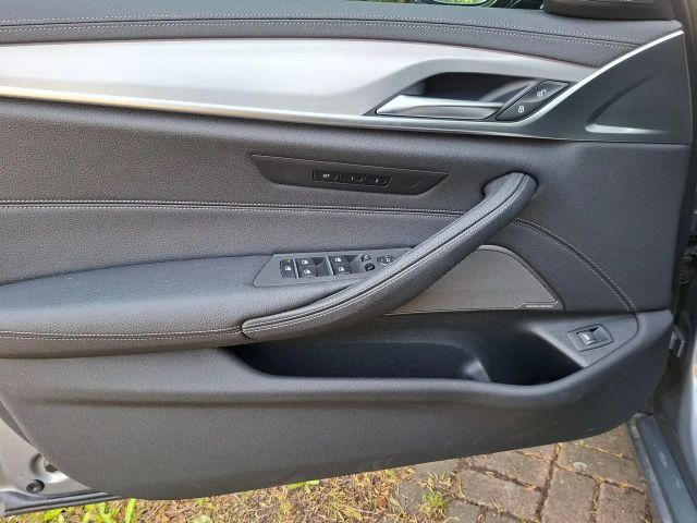 BMW 530 530d Luxury Line Touring xDrive