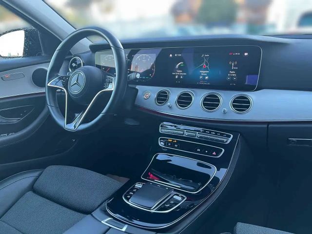 Mercedes-Benz E 200 AVANTGARDE Estate