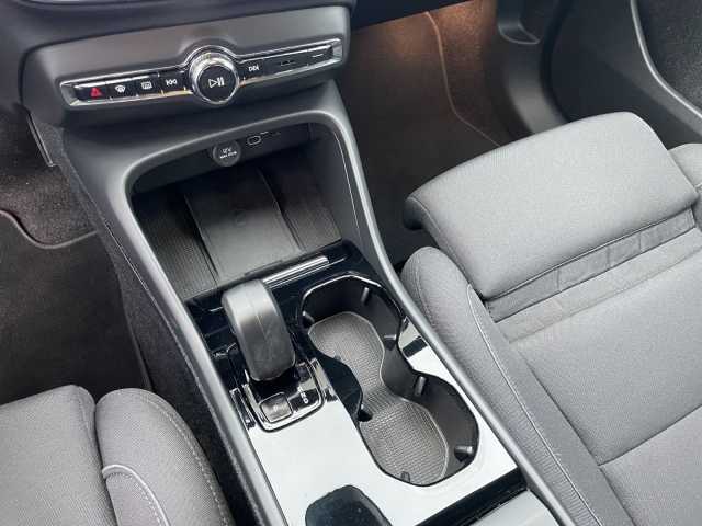 Volvo XC40 Core Recharge