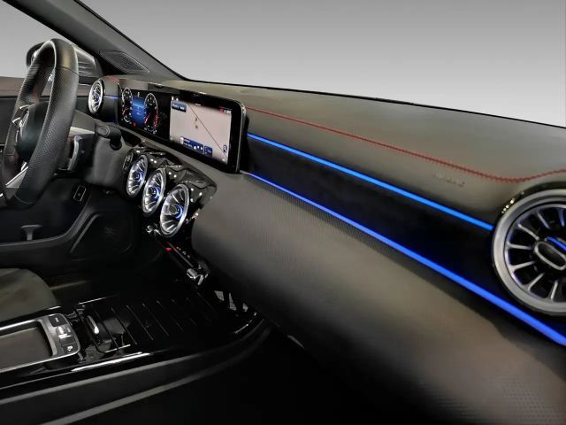 Mercedes-Benz CLA 200 AMG Line Coupé