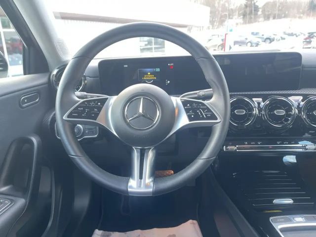 Mercedes-Benz A 180 A 180 7G-DCT Entry,KLIMA,NAVI,TEMPO,RFK,SH,LED,SH