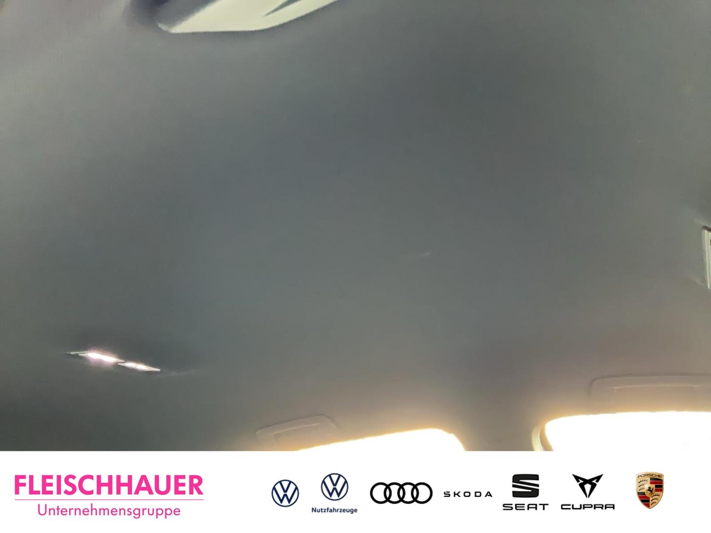 Volkswagen Golf 1.5 eTSI DSG Golf VIII R-Line