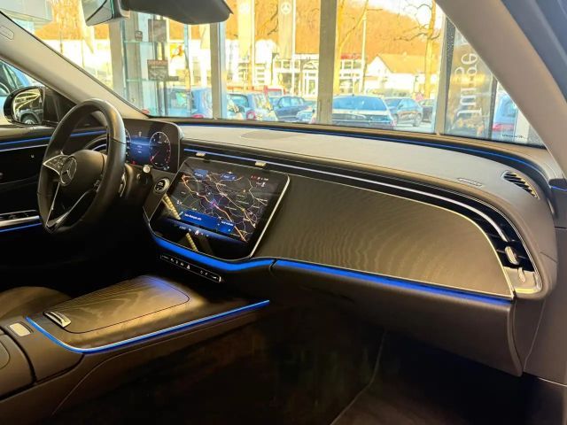 Mercedes-Benz E 220 AVANTGARDE E 220 d Estate