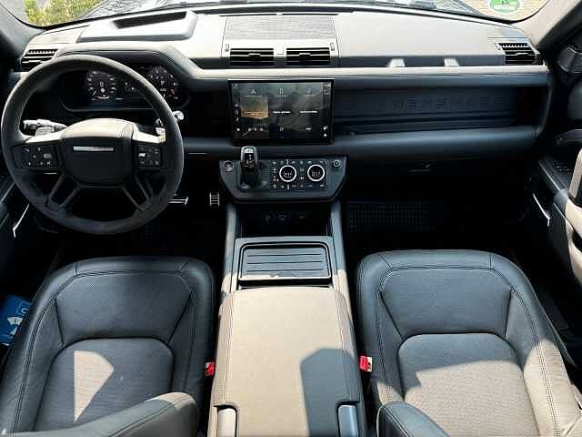 Land Rover Defender 110