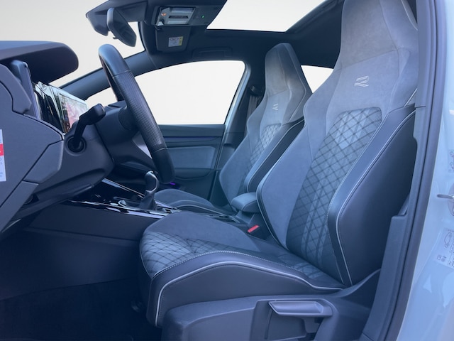 Volkswagen Golf 1.5 TSI Golf VIII R-Line Style