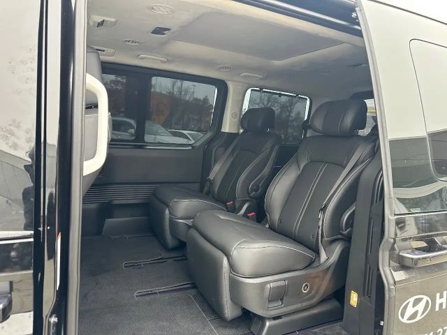 Hyundai Staria Signature